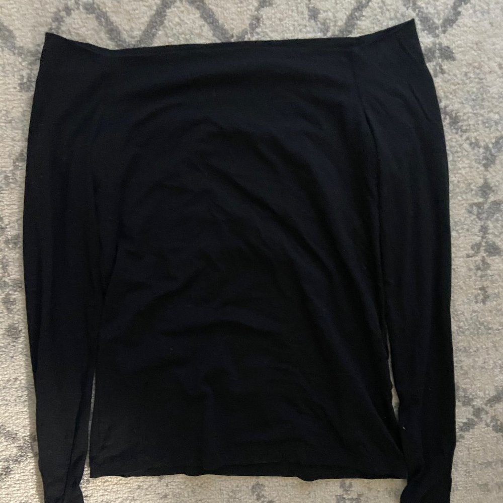 Off-shoulder long sleeve black top